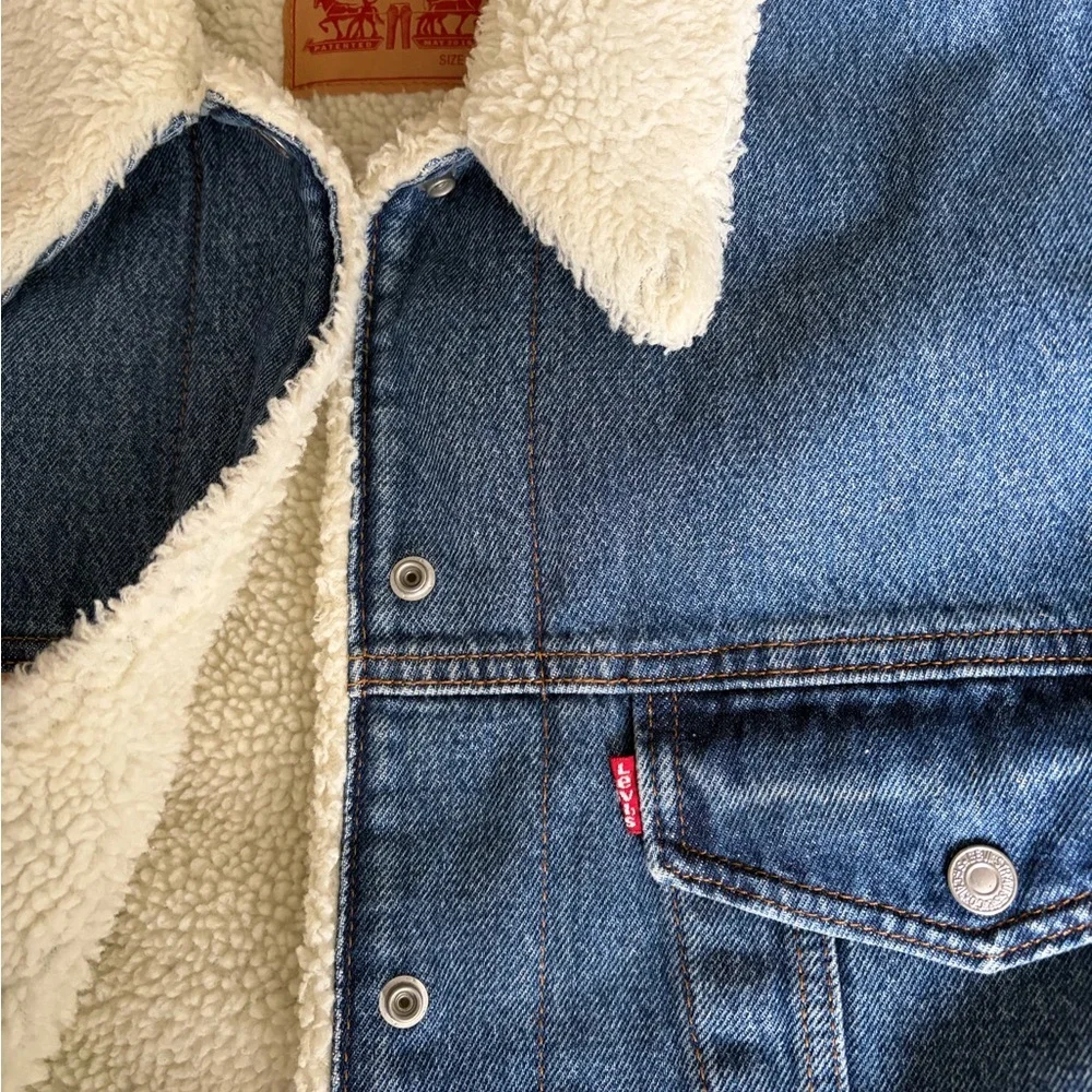 LEVIS oversized boyfriend jean jacket - Picture 2 of 3